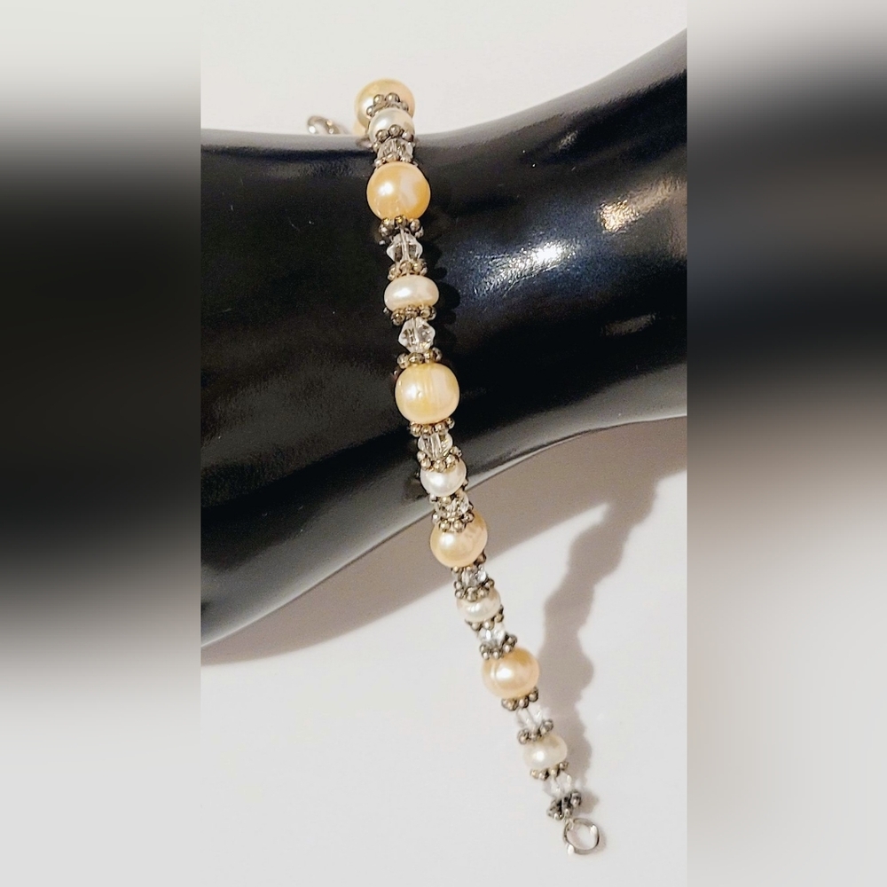 Unique Elegant Bracelet White Pearls and Crystals In a Silver Setting 8" New